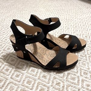 New smoothies Tootsies Wedge Heeled Sandle
